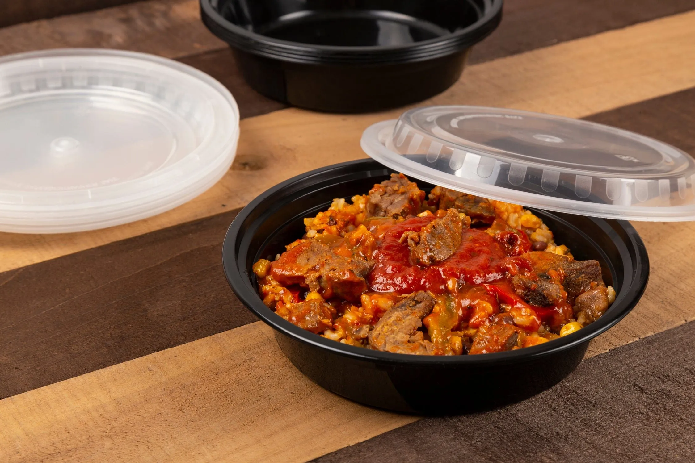 32 oz. Round Black Containers and Lids, Case of 150