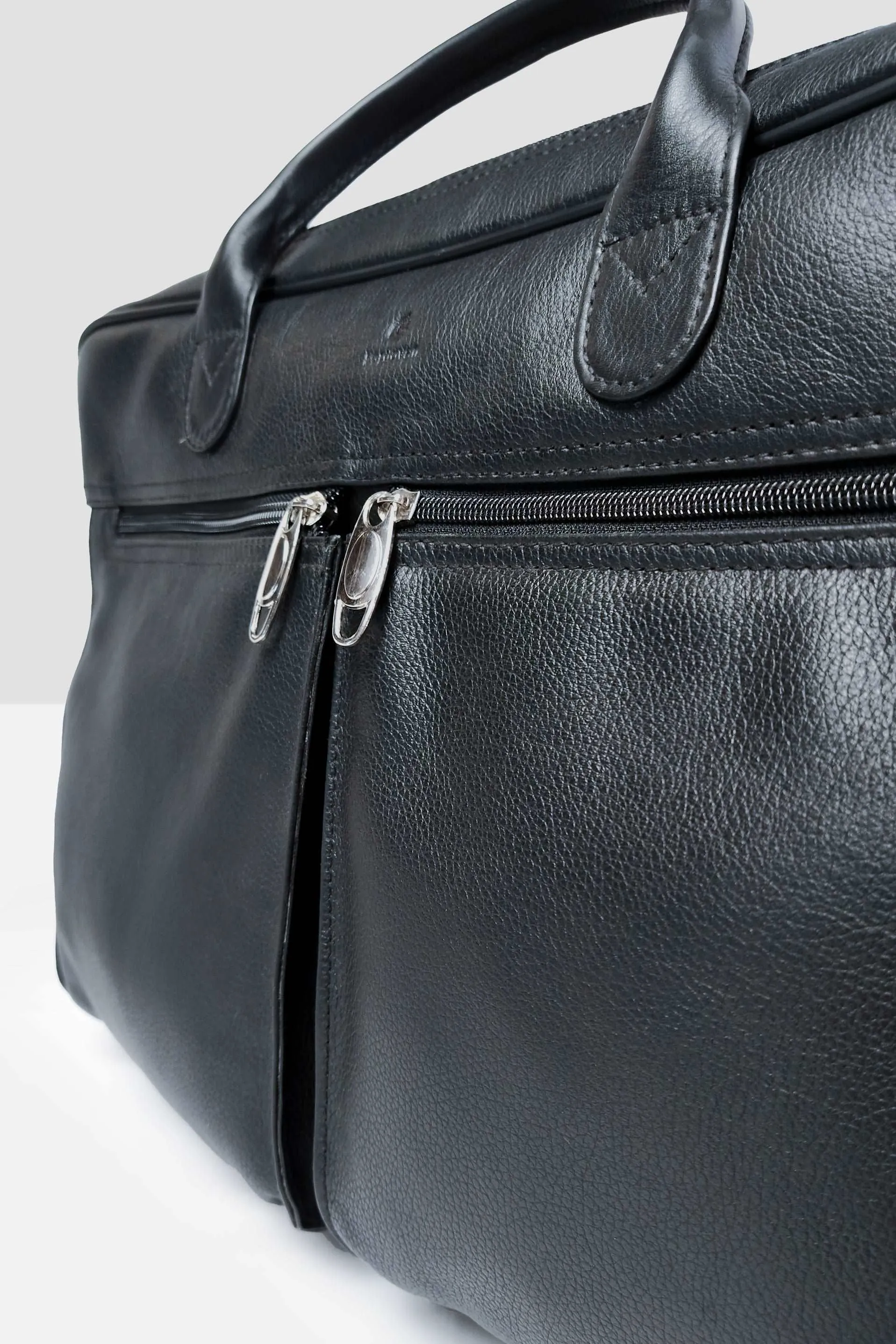 TP The Extendable Travel laptop Bag // Black